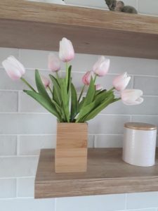 Aukštos kokybės dirbtinių gėlių puokštė (10 vnt. tulpių) photo review